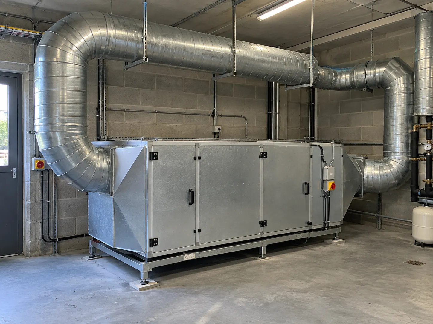 Illustrative commercial ventilation unit and metal ductwork (AI-generated)